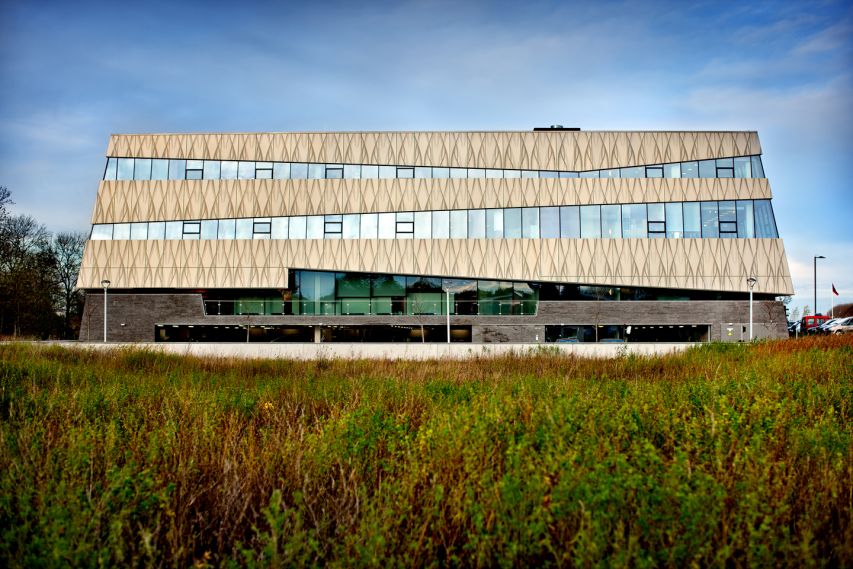 Juliette Bekkering Architects - Esprit Benelux Headquarter north facade showroom parking garage